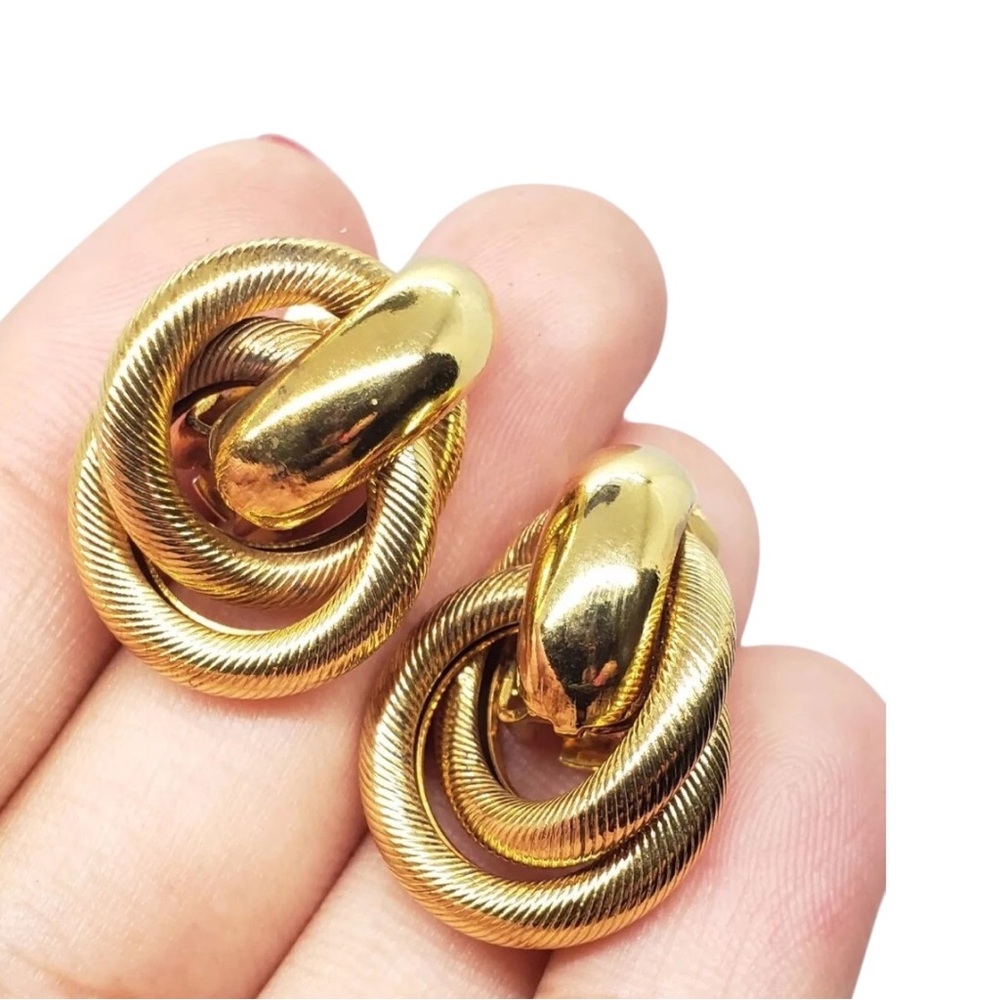 Elegant Gold Knot Earrings
